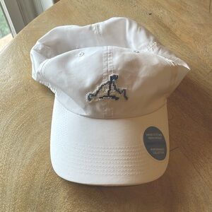 Smathers & Branson white golf hat with needlepoint logo